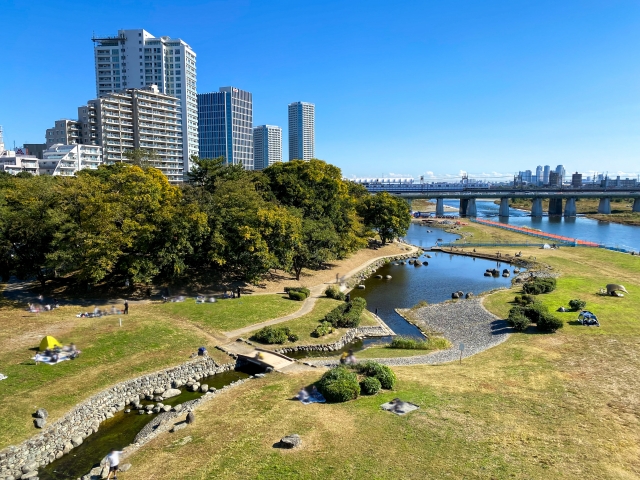 世田谷区の玉川が流れる二子玉川の景色